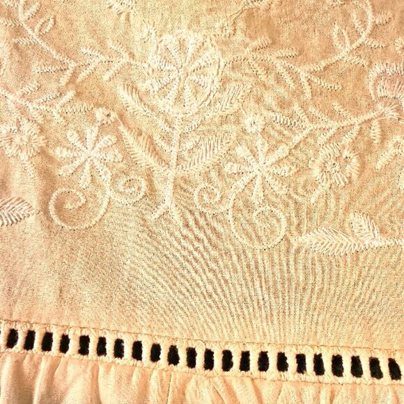 Sweet Wanderer Adorable eyelet trimmed embroidered apricot top M - Picture 3 of 11